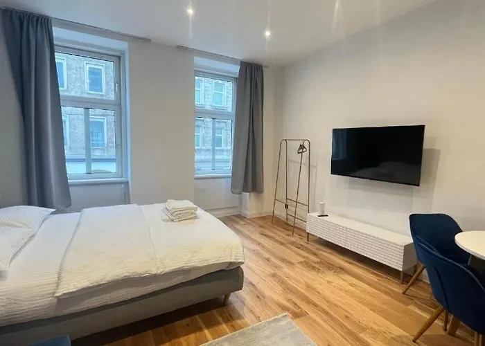 Apartment Mnmnnnm 999 *